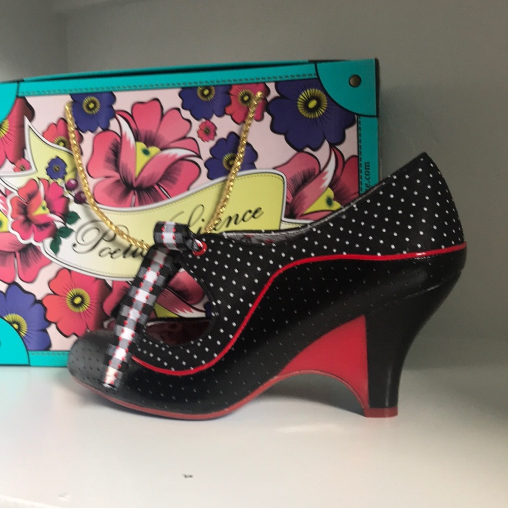 NIB poetic license heels. Retro cool. 37/7